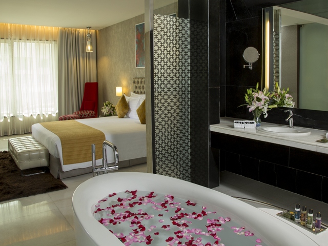 Deluxe Suite_640x480-300x225.jpg