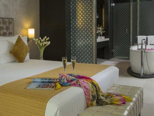 Deluxe Suite_640x480-4-300x225.jpg