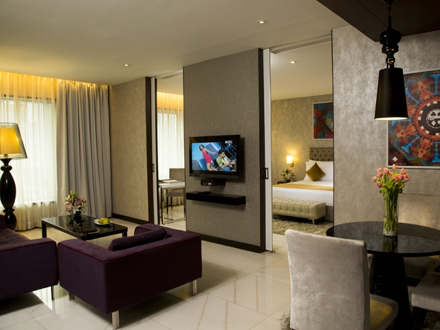 Deluxe Suite_640x480-5-300x225.jpg